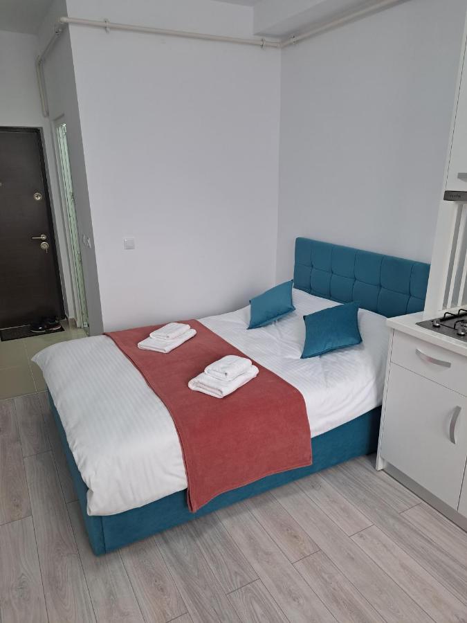 Amda Studio Onesti Bagian luar foto